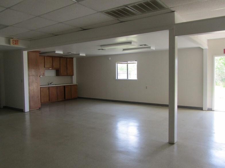 More Photos Of 1205-1211 W Austin St, Port Lavaca Office For Lease
