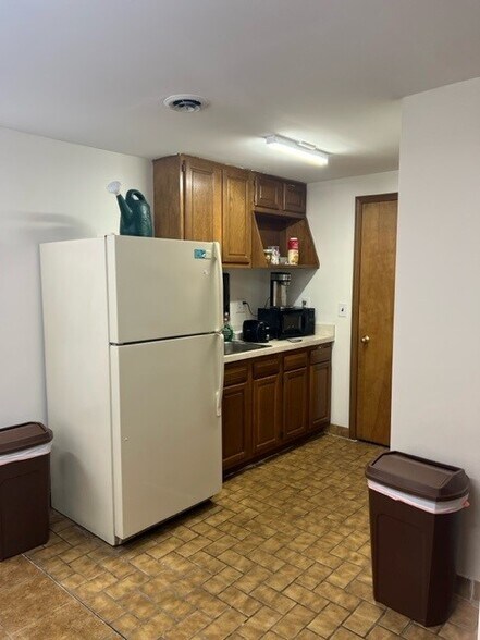 More Photos Of 19650 Harper Ave, Grosse Pointe Woods Medical For Sale