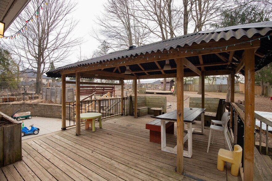 More Photos Of 144 Wilson St E, Ancaster Office For Sale