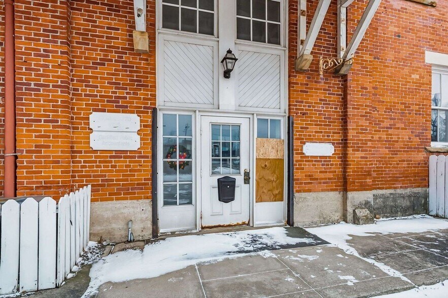 More Photos Of 412 E River St, Elyria Office For Sale