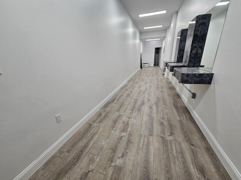 More Photos Of 2106 30th Ave, Astoria Flex For Lease