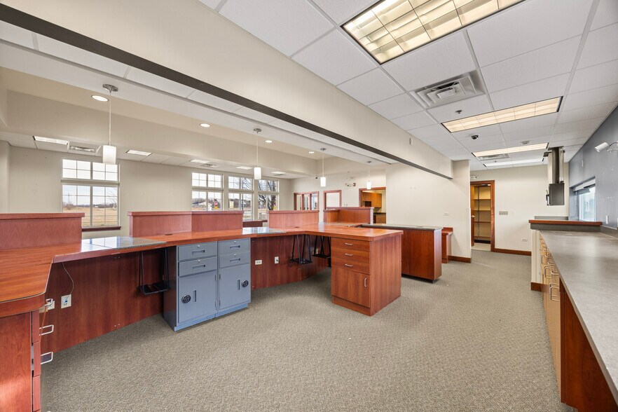 More Photos Of 430 E Mississippi Ave, Elwood Bank For Sale