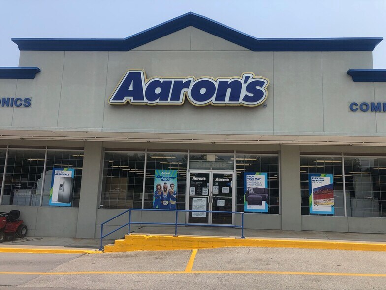 More Photos Of 920 N 3rd Ave, Chatsworth Storefront For Lease