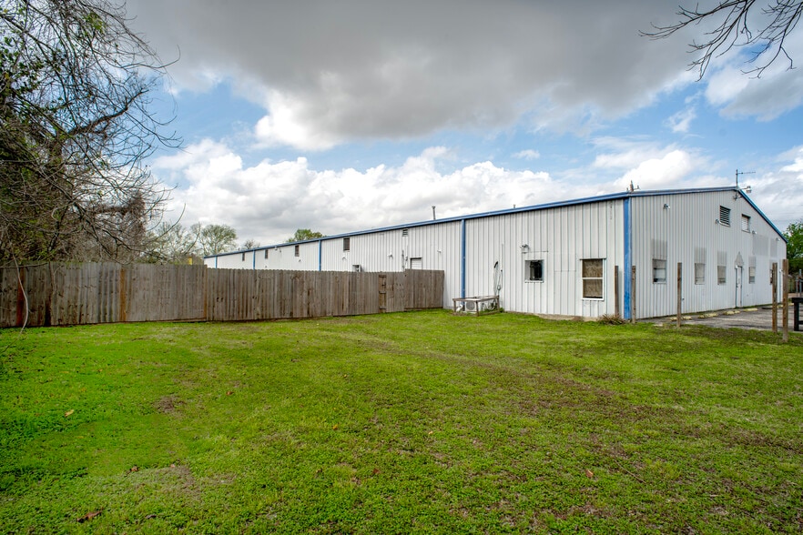 More Photos Of 910 Brenda St, Houston Warehouse For Sale