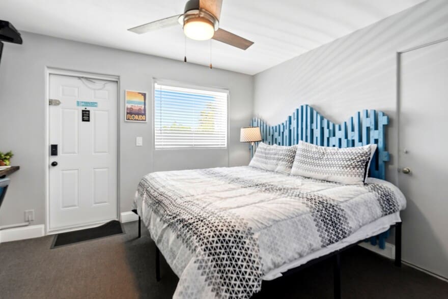 More Photos Of 11965 Gulf Blvd, Treasure Island Hotel For Sale