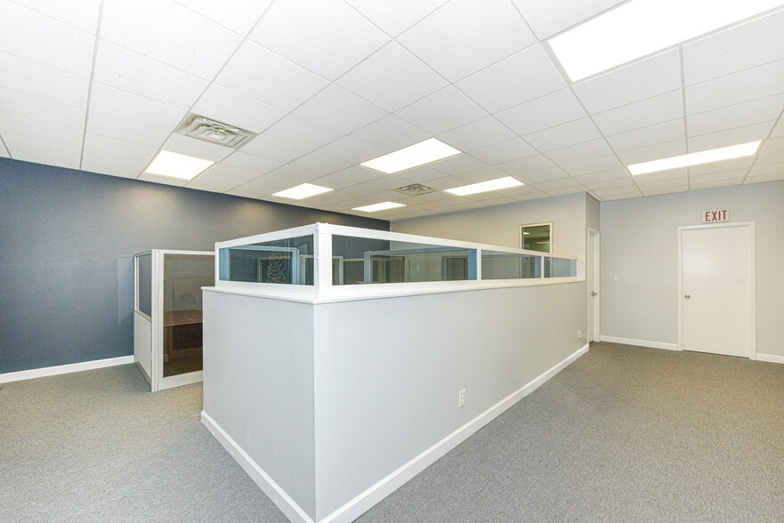 More Photos Of 200 Corporate Plz, Islandia Office For Lease