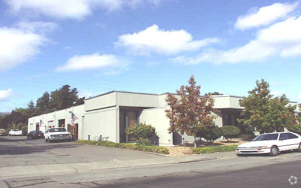 More Photos Of 12 Pamaron Way, Novato Manufacturing For Lease