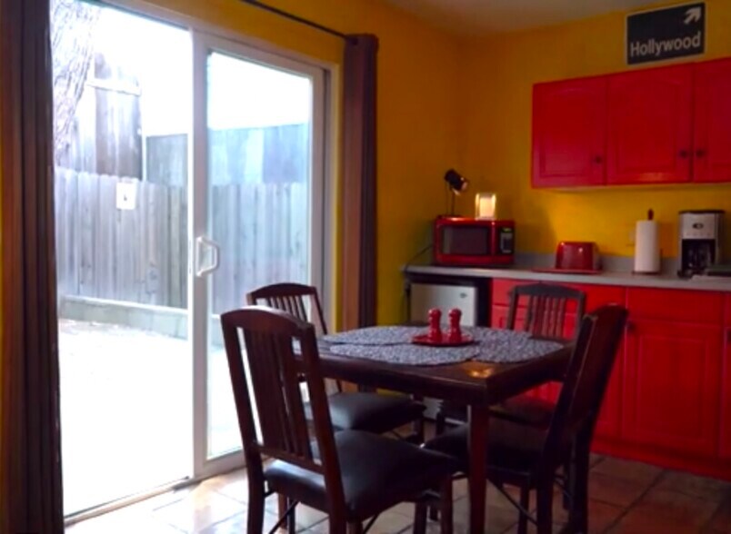 More Photos Of 22942 Crespi St, Woodland Hills Specialty For Sale