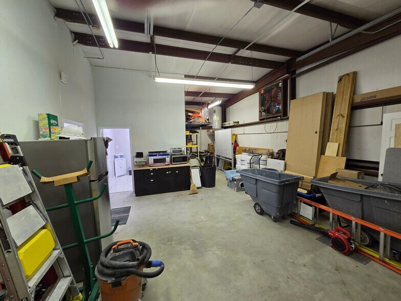 More Photos Of 404 Newport Blvd, League City Office For Lease