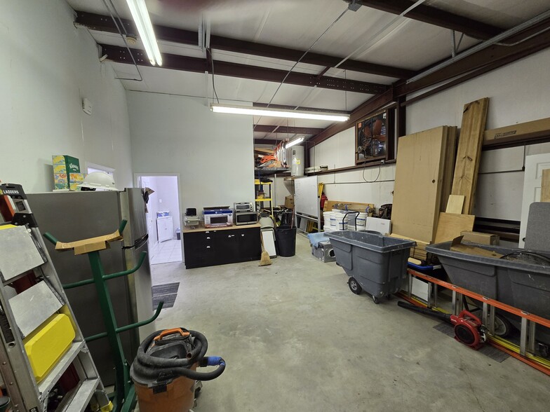 More Photos Of 404 Newport Blvd, League City Flex For Sale