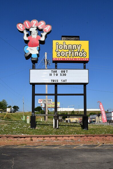 More Photos Of 7880-7890 L St, Omaha Auto Dealership For Sale