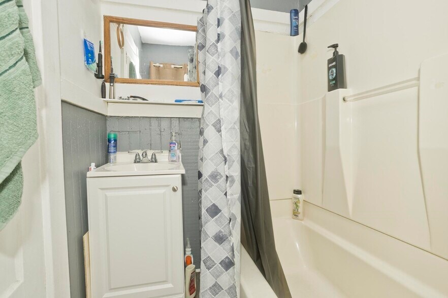 More Photos Of 95 School St, Chicopee Apartments For Sale