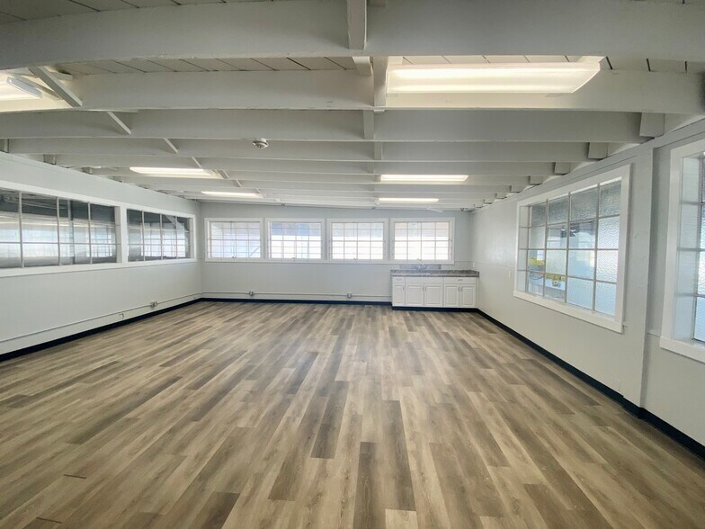 More Photos Of 3421 Hollis St, Oakland Warehouse For Sale