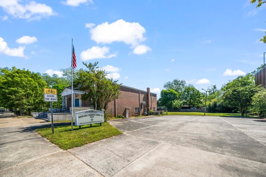 More Photos Of 126 N Elizabeth Ln, Rock Hill Flex For Sale