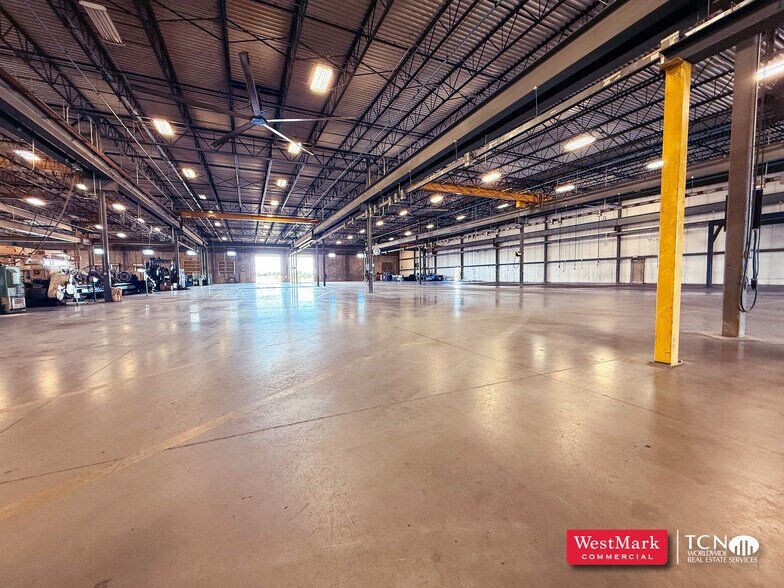 More Photos Of 501 E Hunter St, Lubbock Warehouse For Lease
