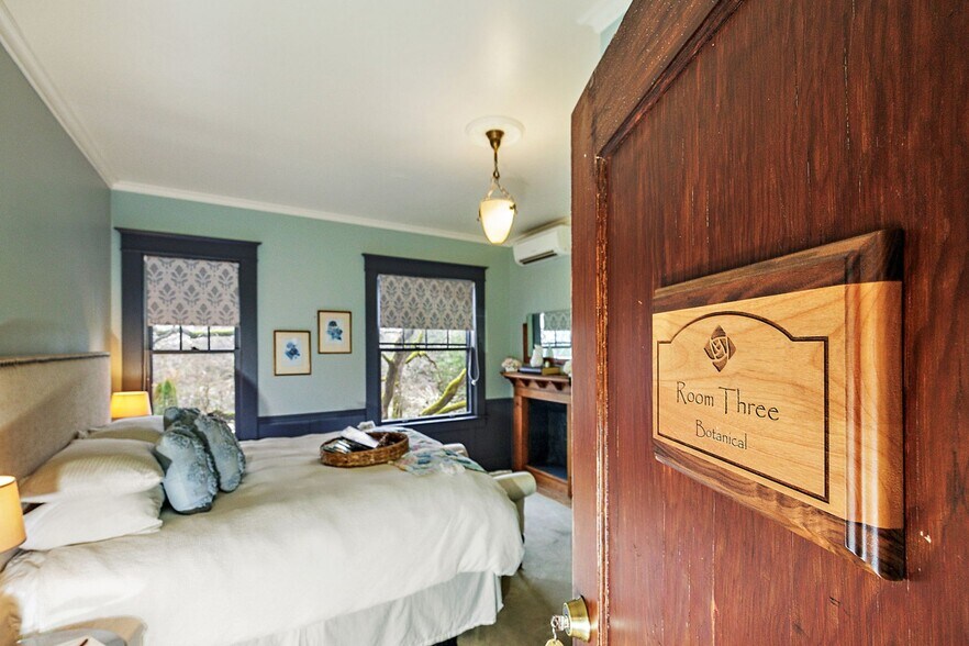 More Photos Of 455 N Oregon St, Jacksonville Hospitality For Sale