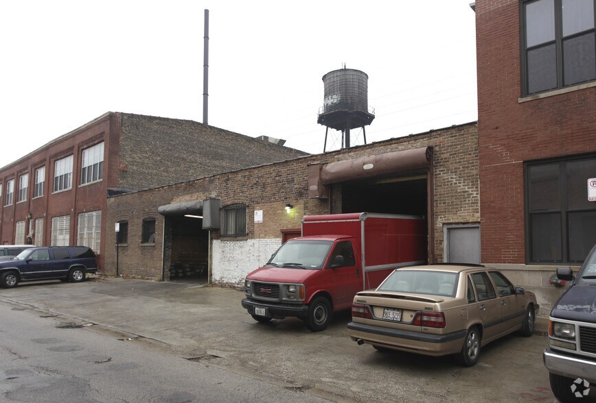 More Photos Of 1620 W Carroll Ave, Chicago Warehouse For Lease