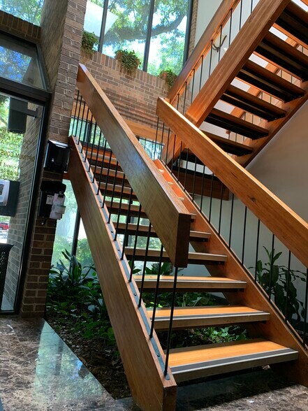 More Photos Of 100 Rue Iberville, Lafayette Office For Lease