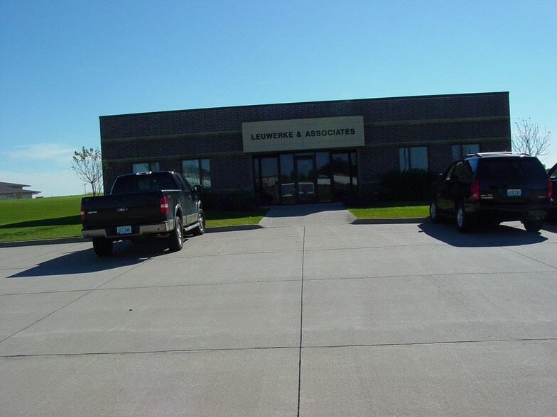 More Photos Of 2200 Gannett Ave, Des Moines Office For Sale