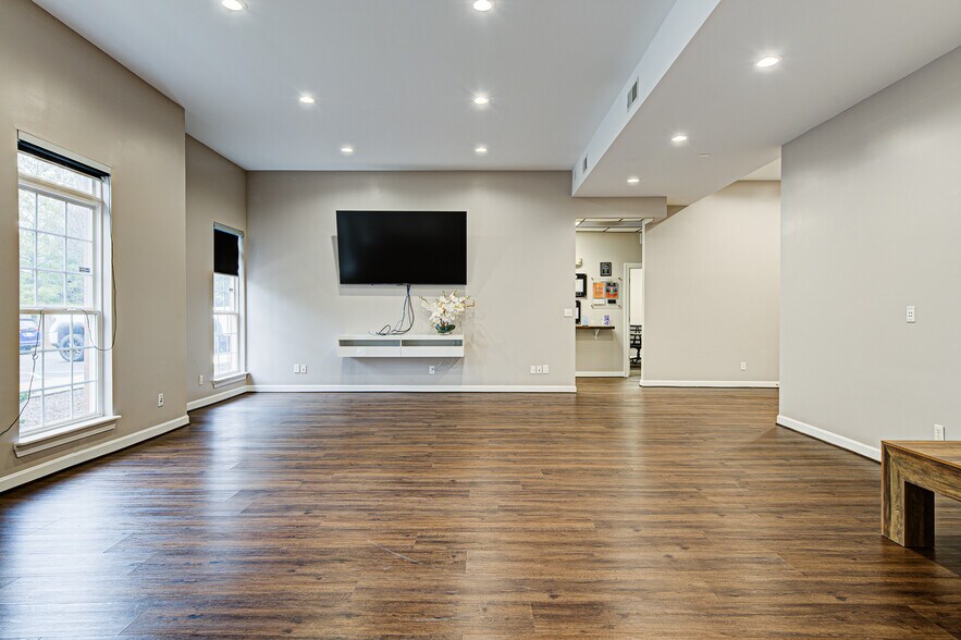 More Photos Of 3240 Office Pointe Pl, Louisville Coworking Space