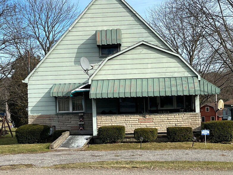 More Photos Of 502 Main St, Ford City Storefront For Sale