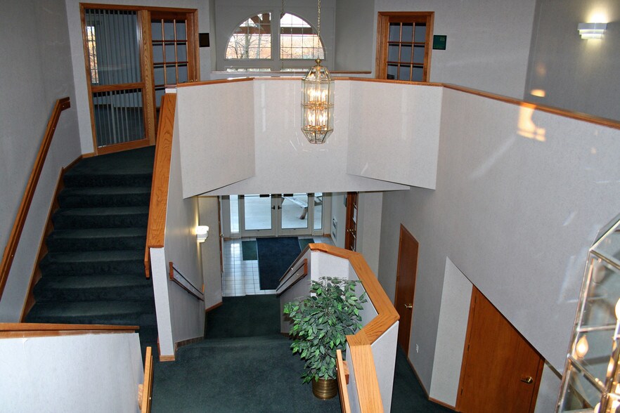 More Photos Of W175N11081 Stonewood Dr, Germantown Unknown For Lease