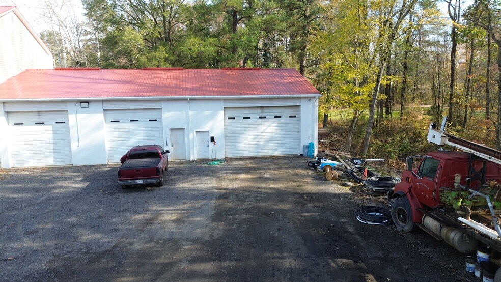 More Photos Of 24380 Hollywood Rd, Hollywood Flex For Lease