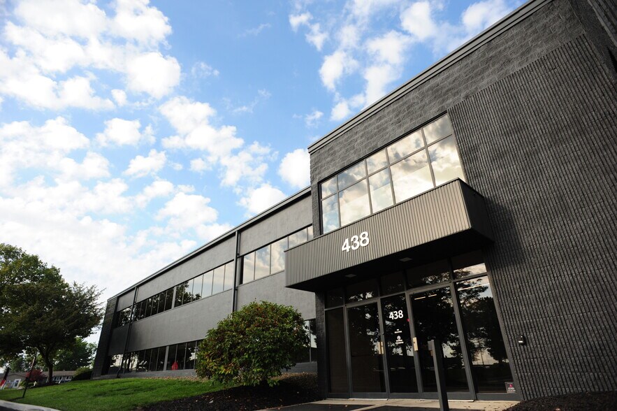 More Photos Of 438 E Wilson Bridge Rd, Worthington Coworking Space