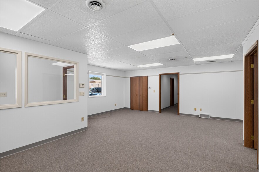 More Photos Of 908 N 4th St, Ames Warehouse For Lease