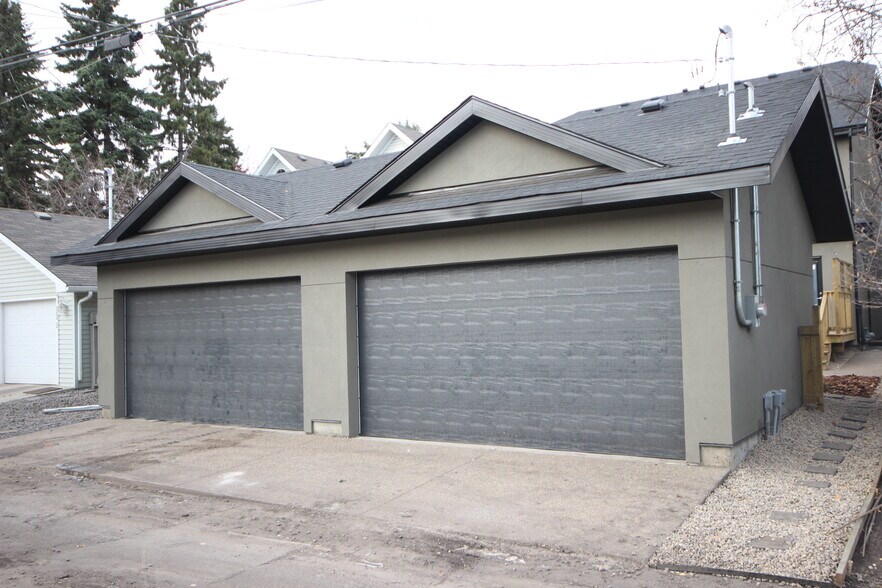 More Photos Of 11331 76 Av NW, Edmonton Apartments For Sale