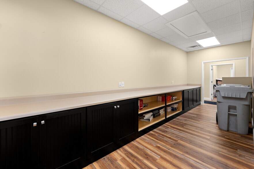 More Photos Of 121 Midway Dr, Cornelia Office For Sale
