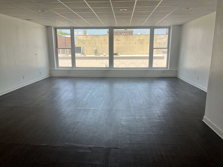 More Photos Of 69 E Downer Pl, Aurora Storefront For Lease