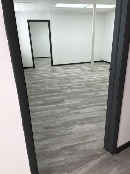 More Photos Of 6210 S Archer Rd, Summit Argo General Retail For Sale