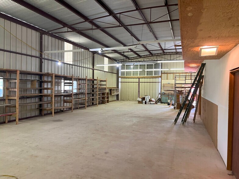 More Photos Of 111 County Road 237, Wadsworth Manufacturing For Sale