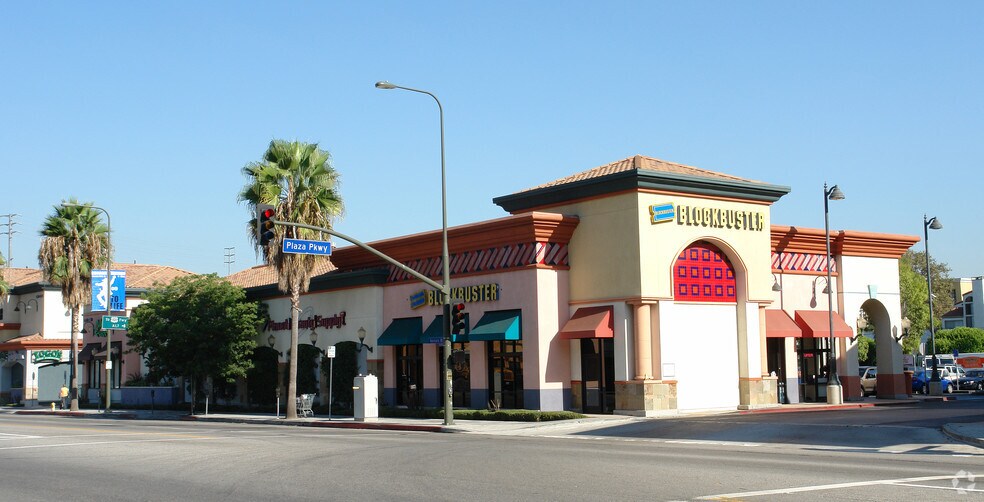 More Photos Of 10911-10939 Ventura Blvd, Studio City General Retail For Lease