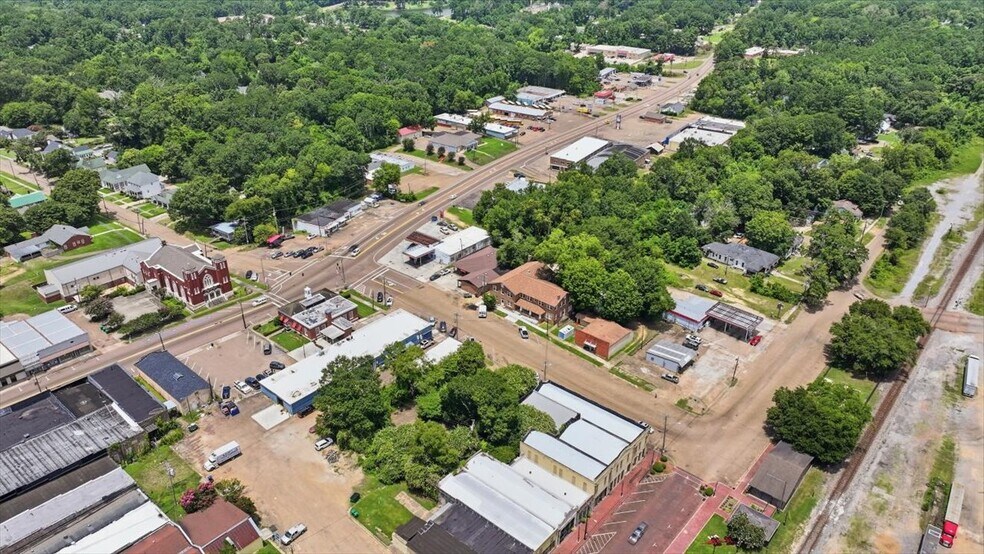 More Photos Of 148 W Green St, Hazlehurst Office For Sale
