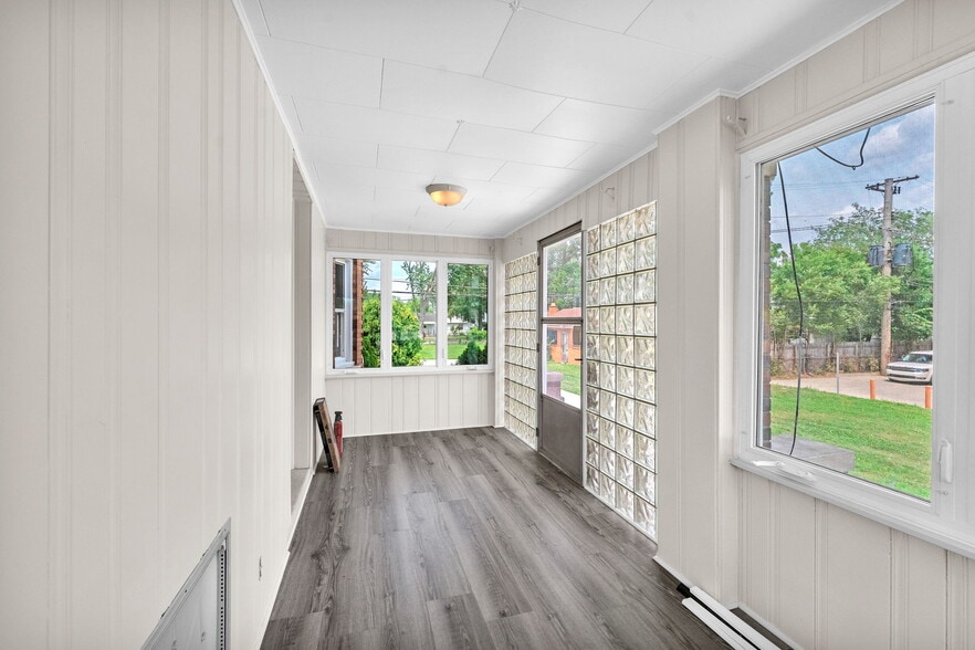 More Photos Of 29016 Ford Rd, Garden City Office For Sale
