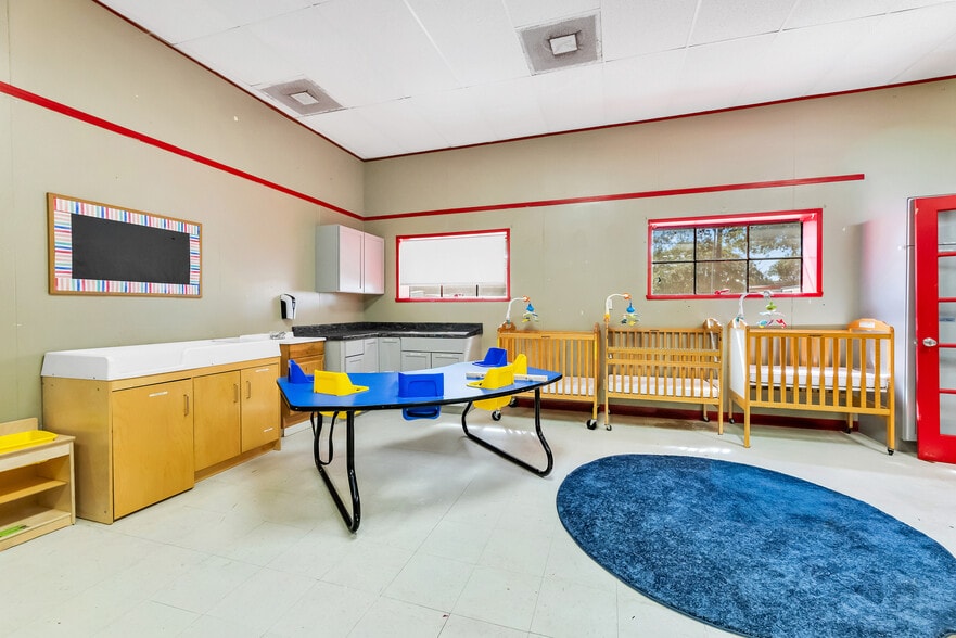 More Photos Of 306 W 24th St, Bryan Daycare Center For Sale
