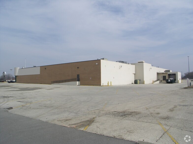 More Photos Of 342-380 W Chrysler Dr, Belvidere Storefront For Sale