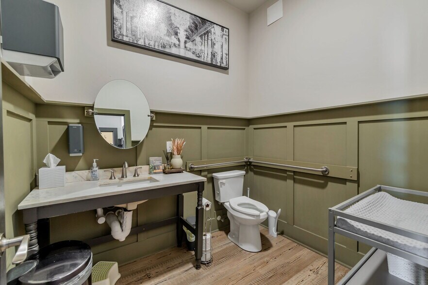 More Photos Of 179 E Moreno St, Buford General Retail For Sale