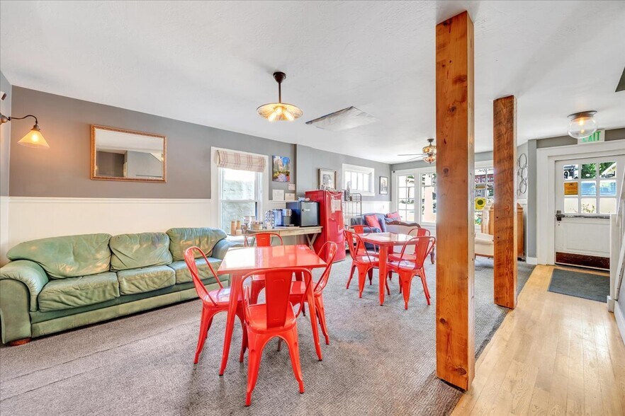 More Photos Of 18736 Main St, Groveland Hotel For Sale