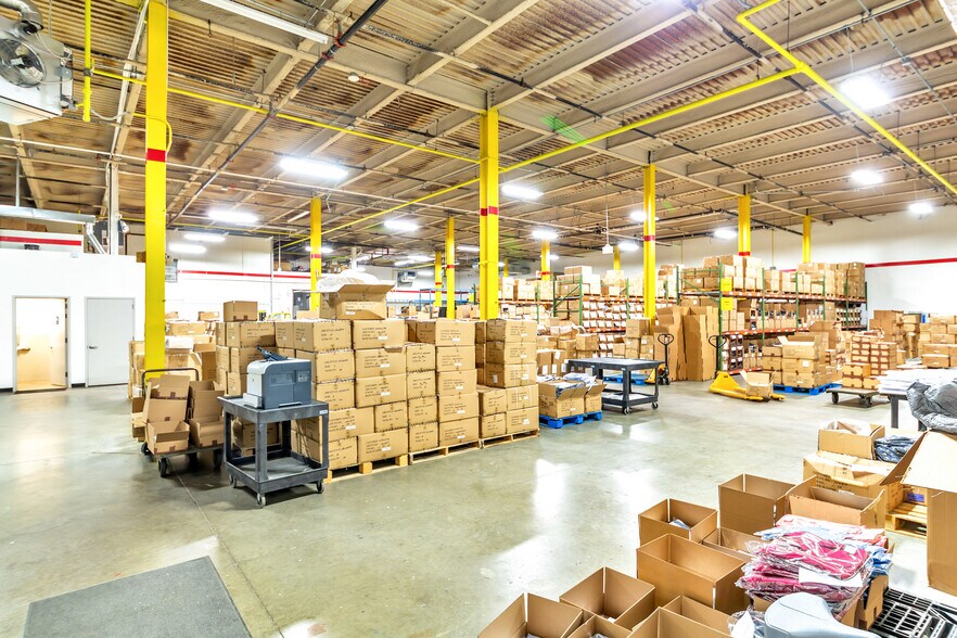 More Photos Of 4 Tri Harbor Ct, Port Washington Flex For Sale