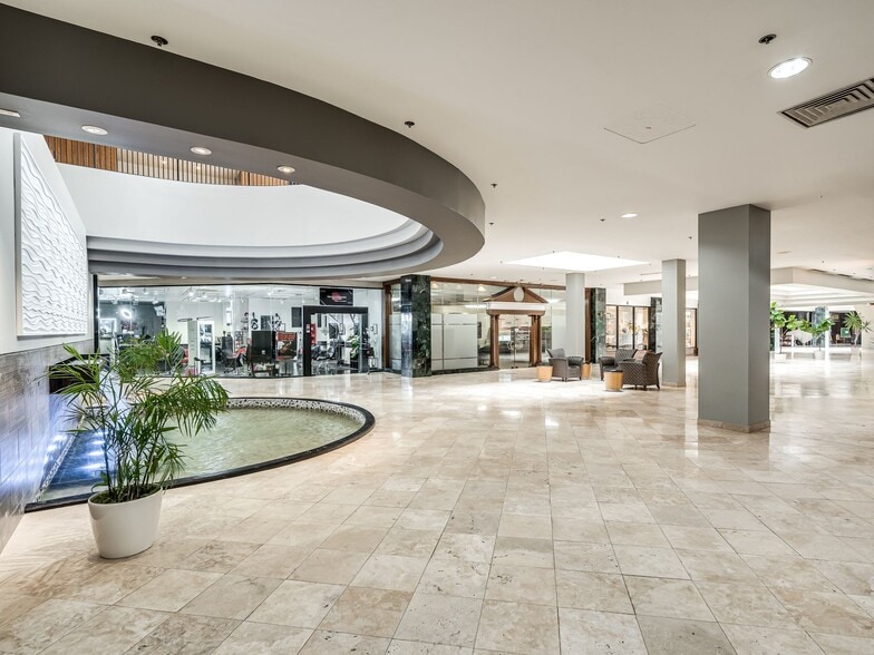 More Photos Of 1900 NW Expressway, Oklahoma City Office For Lease