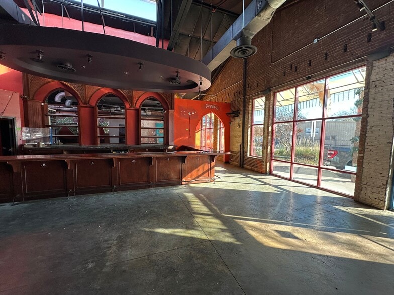 More Photos Of 217 E Hickory St, Denton Restaurant For Lease