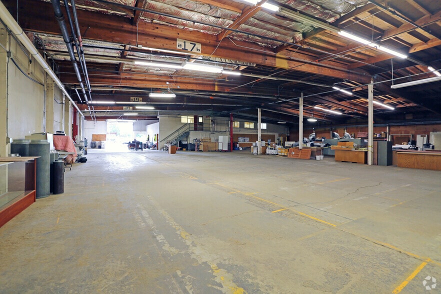 More Photos Of 630 SW Walnut St, Hillsboro Warehouse For Sale