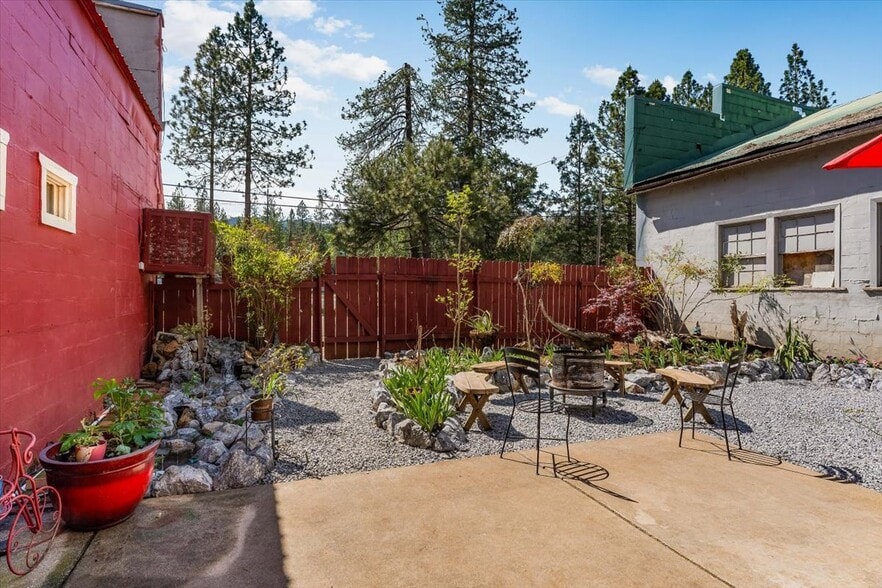 More Photos Of 21375 Main St, Lakehead Restaurant For Sale