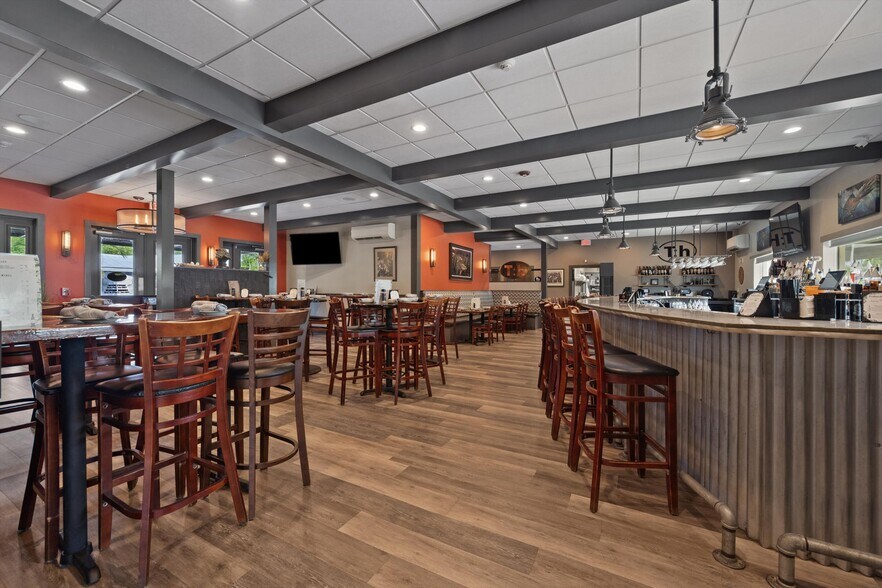 More Photos Of 514 NW Dixie Hwy, Stuart General Retail For Sale