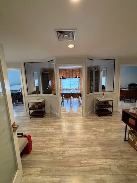 More Photos Of 27 Saint Charles St, Thornwood Office For Lease