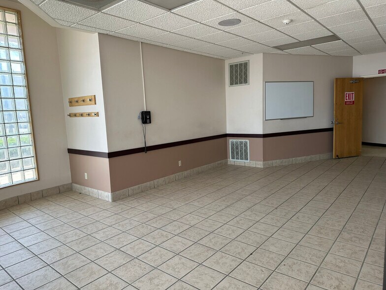 More Photos Of 961 Canal St, Syracuse Medical For Sale