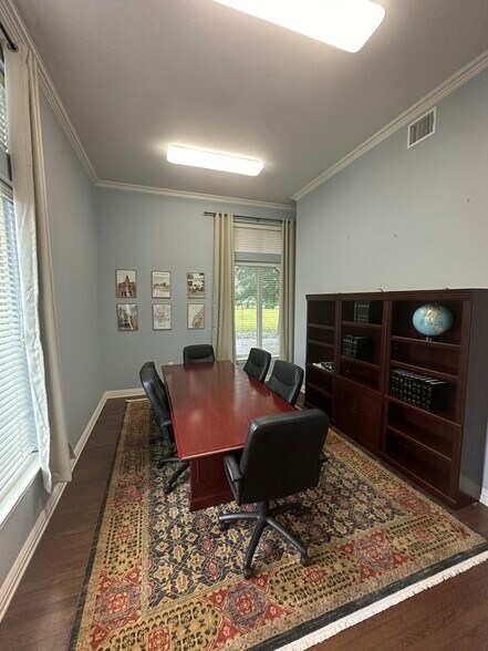 More Photos Of 1130 S Henderson St, Fort Worth Office For Lease